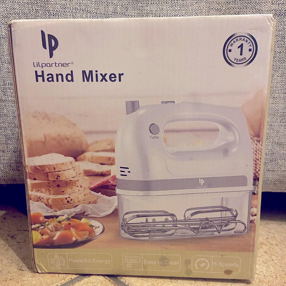 Hand Mixer 5 Speed 5 Stainless Steel Accessories Storage Box Dishwasher Safe NWT